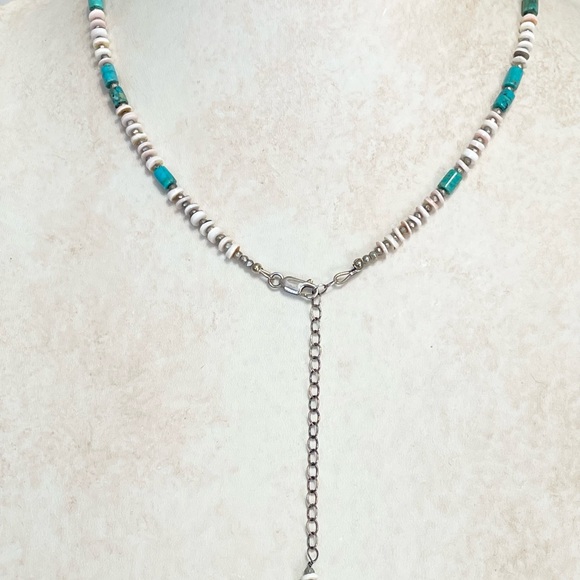 Turquoise and shell Heishi necklace with turquoise pendant - Picture 9 of 9